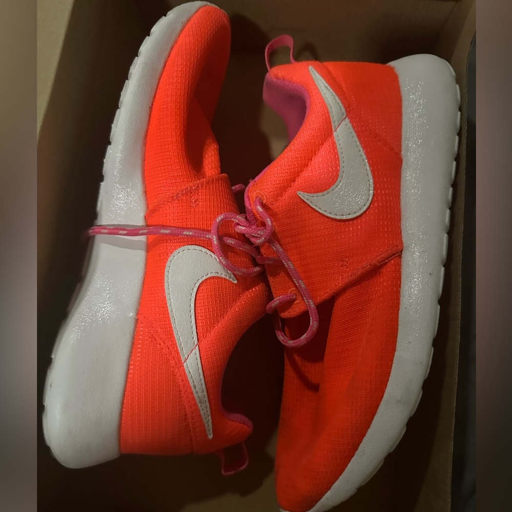 Grade School Roshe runs Sz 5.5
